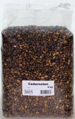 Cedernoten 4 Kg 4 Cedernoten 4 Kg -Dierbenodigdheden Serie Winkel 8715207901648 1